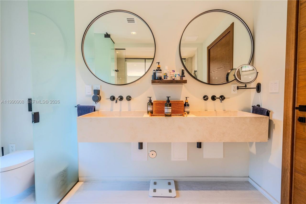 11450 N Bayshore Dr , North Miami, FL 33181 Photo