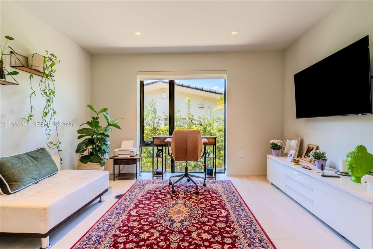 11450 N Bayshore Dr , North Miami, FL 33181 Photo