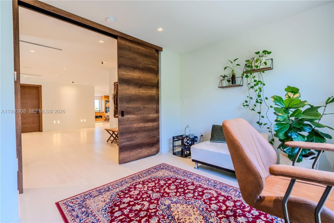 11450 N Bayshore Dr , North Miami, FL 33181 Photo