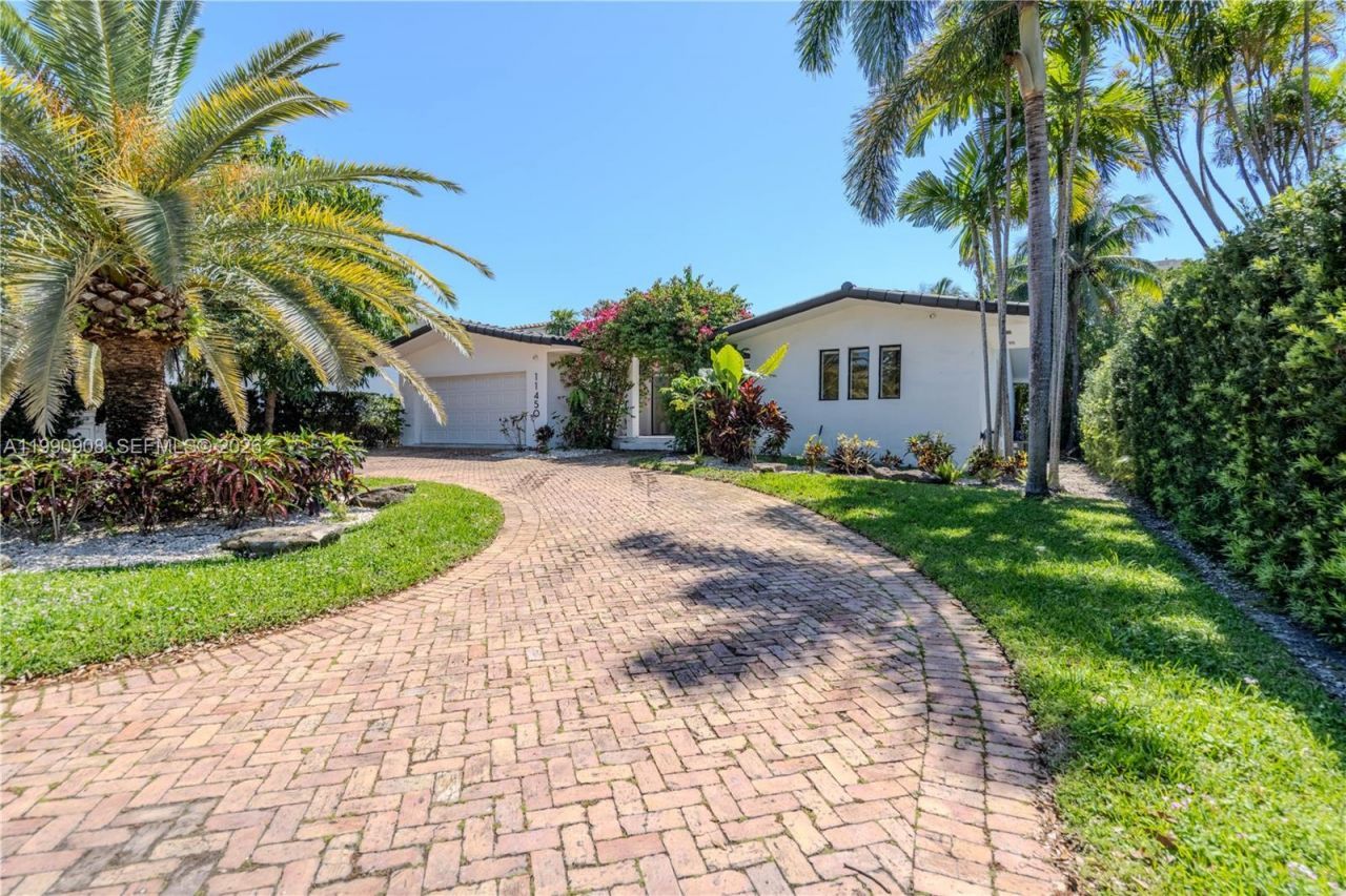 11450 N Bayshore Dr , North Miami, FL 33181 Photo