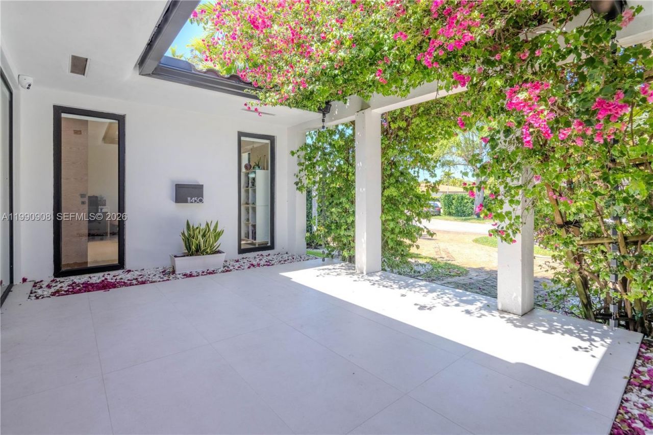 11450 N Bayshore Dr , North Miami, FL 33181 Photo