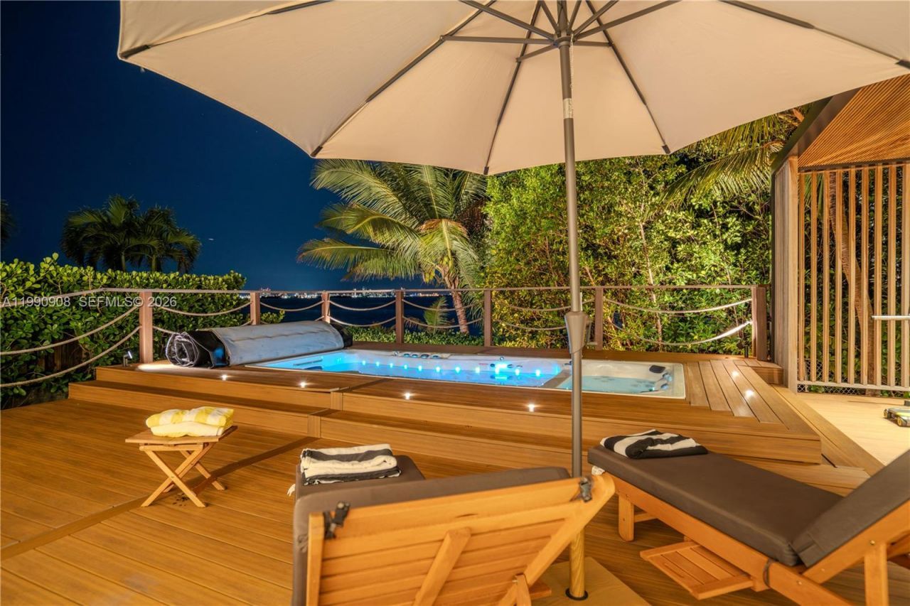 11450 N Bayshore Dr , North Miami, FL 33181 Photo