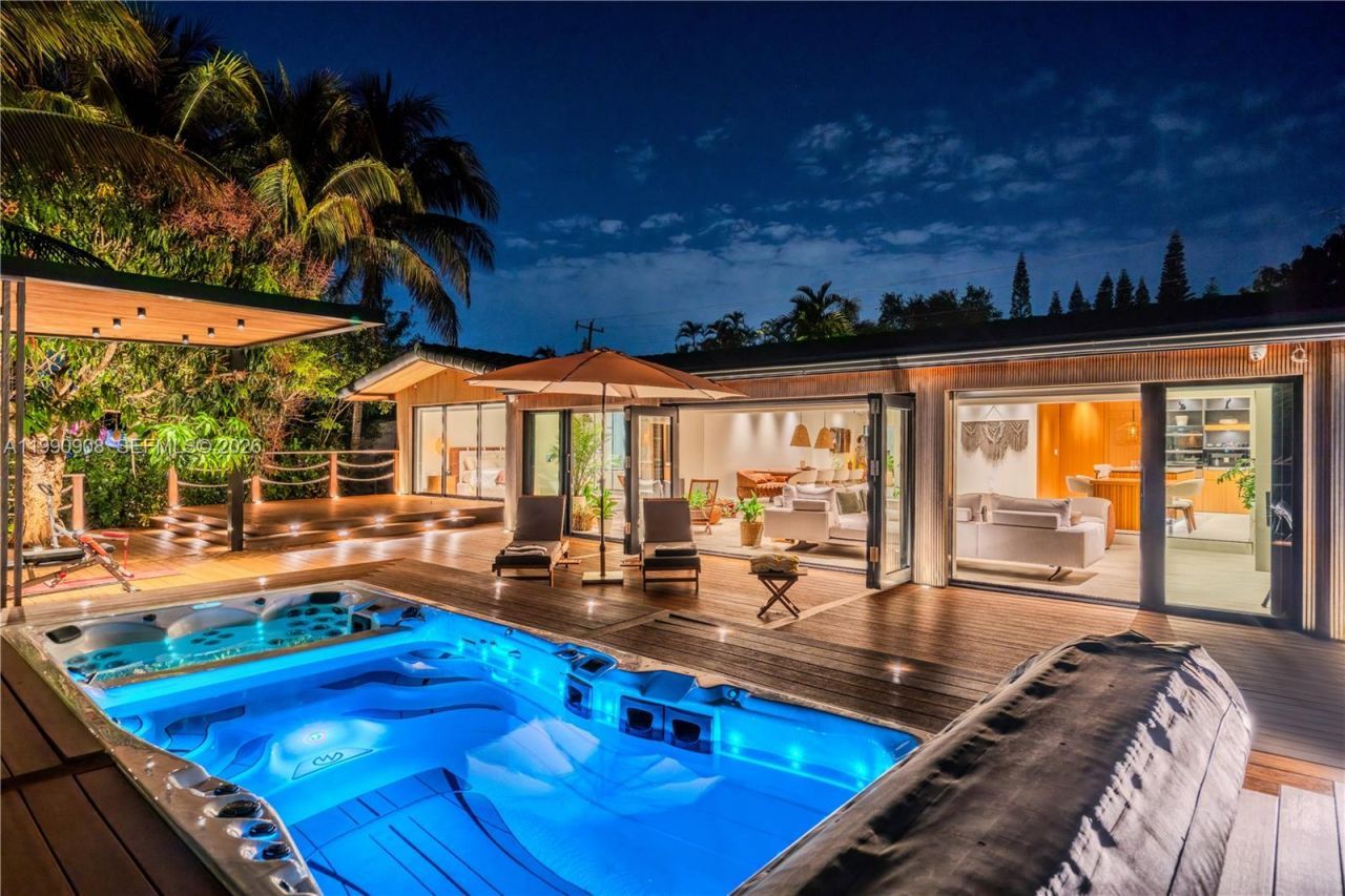 11450 N Bayshore Dr , North Miami, FL 33181 Photo