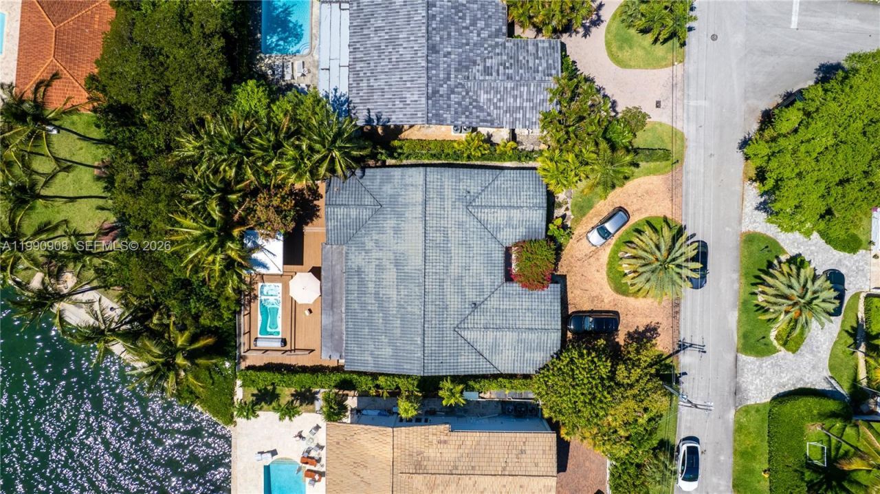 11450 N Bayshore Dr , North Miami, FL 33181 Photo