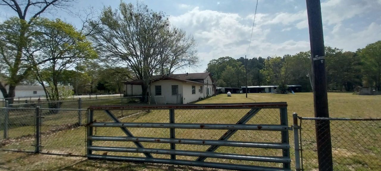 1637 W Highway 38 Photo 5