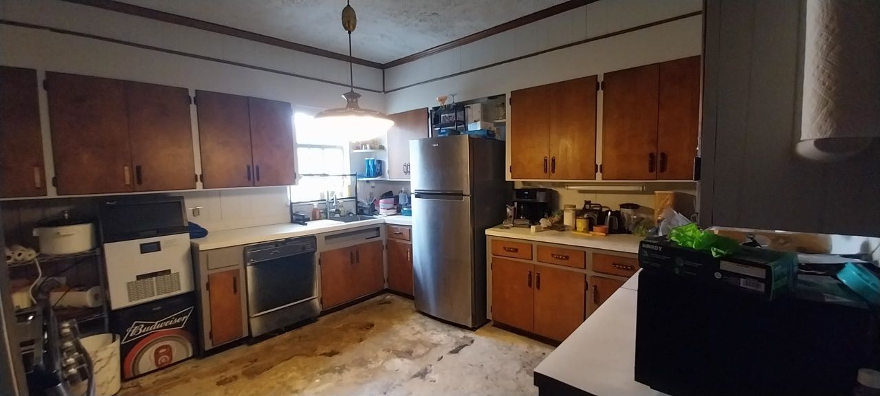 1637 W Highway 38 Photo 8