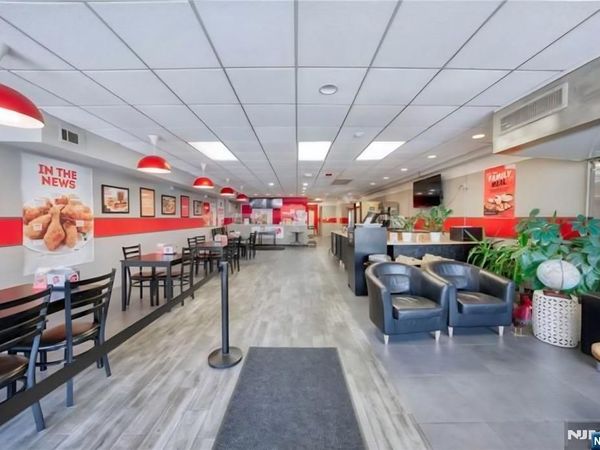 17 Central Avenue, MIDLAND PARK, NJ 07432