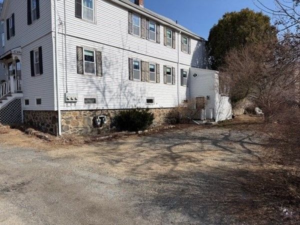 15 Hillside Avenue, Unit 1, Marblehead, MA 01945