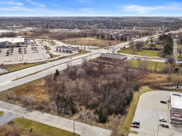 7626 GREEN BAY ROAD, Kenosha, WI 53142