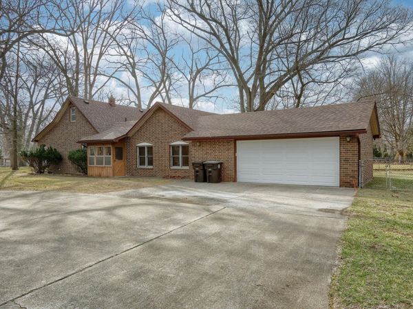 15641 Loveland Street, Livonia, MI 48154