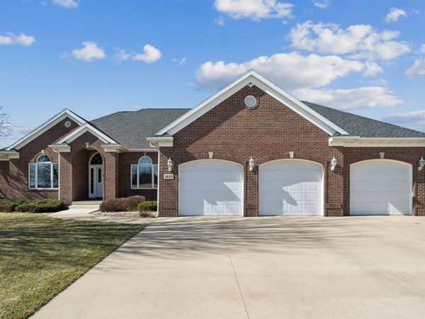 4818 W 4th Street, Waterloo, IA 50701