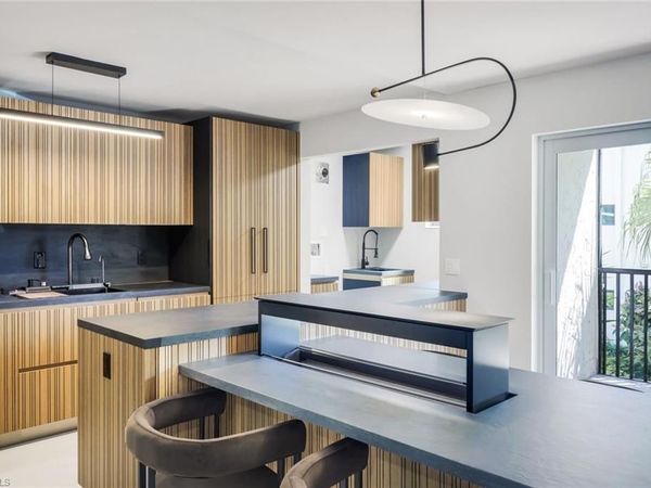 788 Park Shore DR, Unit E20, NAPLES, FL 34103