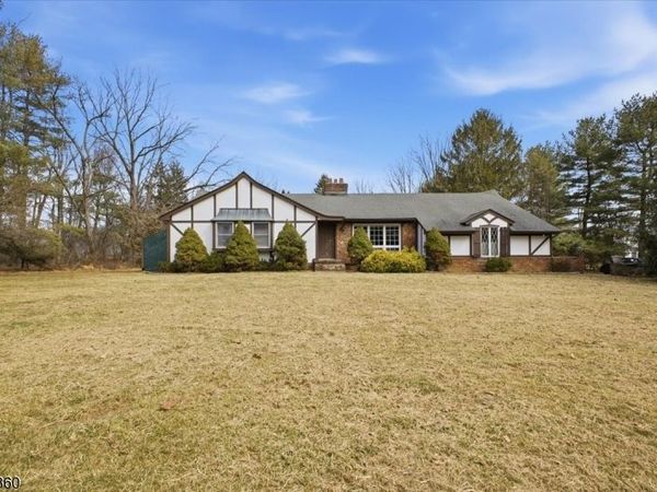 242 Old Turnpike Rd, Tewksbury, NJ 07830