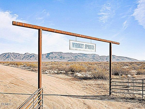 XXX1 W Sunset Boulevard, Unit 1, Aguila, AZ 85320