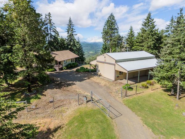 864 LARKSPUR LN, Oakland, OR 97462