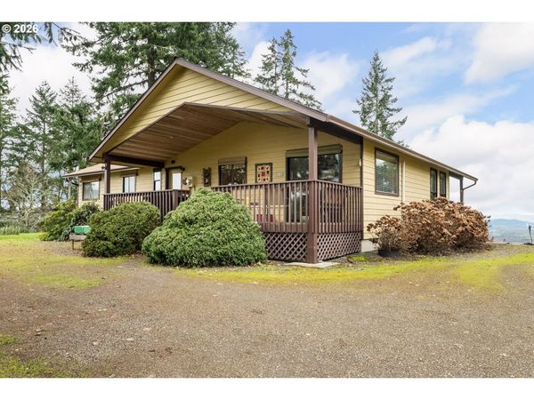 864 LARKSPUR LN, Oakland, OR 97462