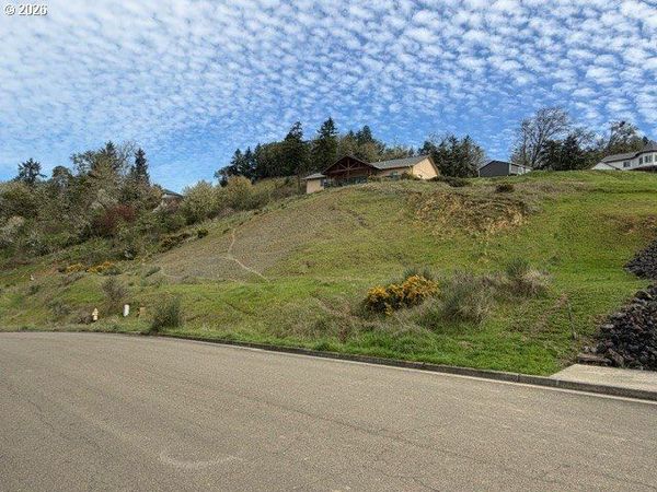 832 FOREST HEIGHTS ST, Unit 34-37, Sutherlin, OR 97479