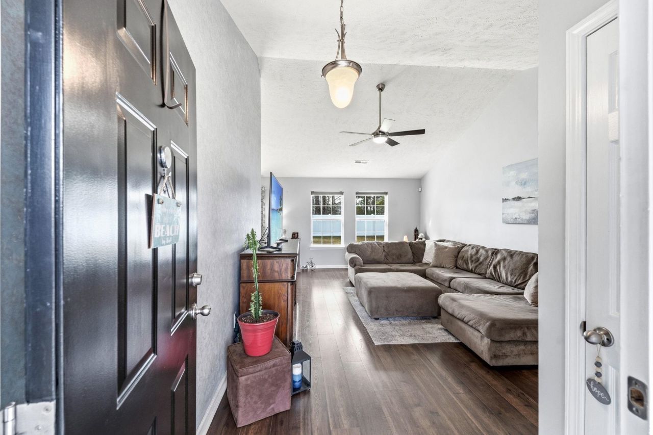 421 Carolina Woods Dr. Photo 12