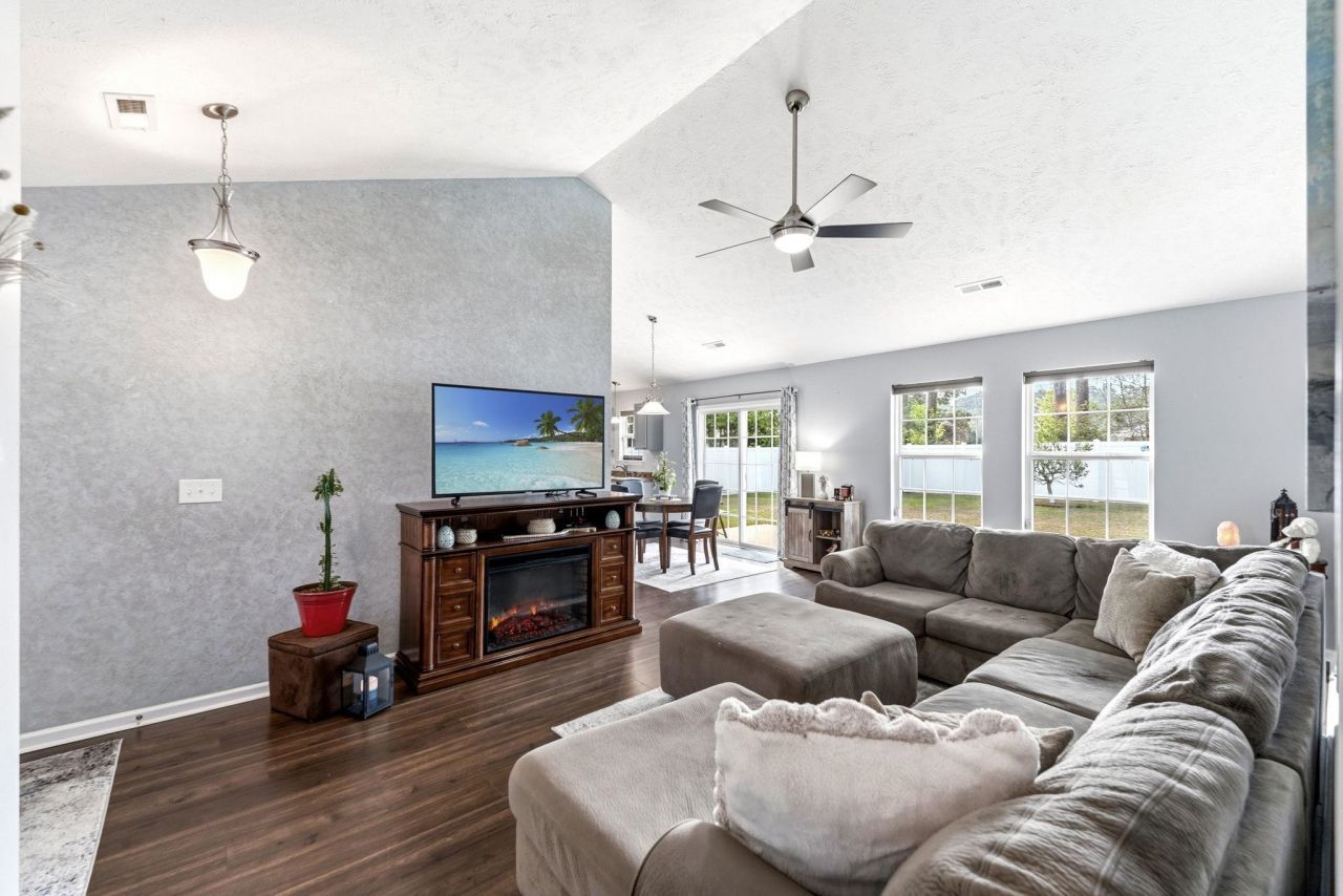 421 Carolina Woods Dr. Photo 5