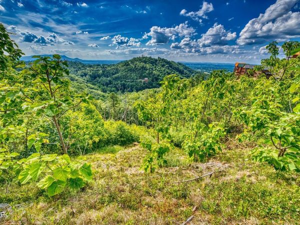 2109 Paradise View Way, Sevierville, TN 37876