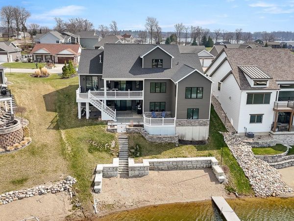 40 Lane 283 Hamilton Lake, Hamilton, IN 46742