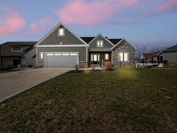 40 Lane 283 Hamilton Lake, Hamilton, IN 46742