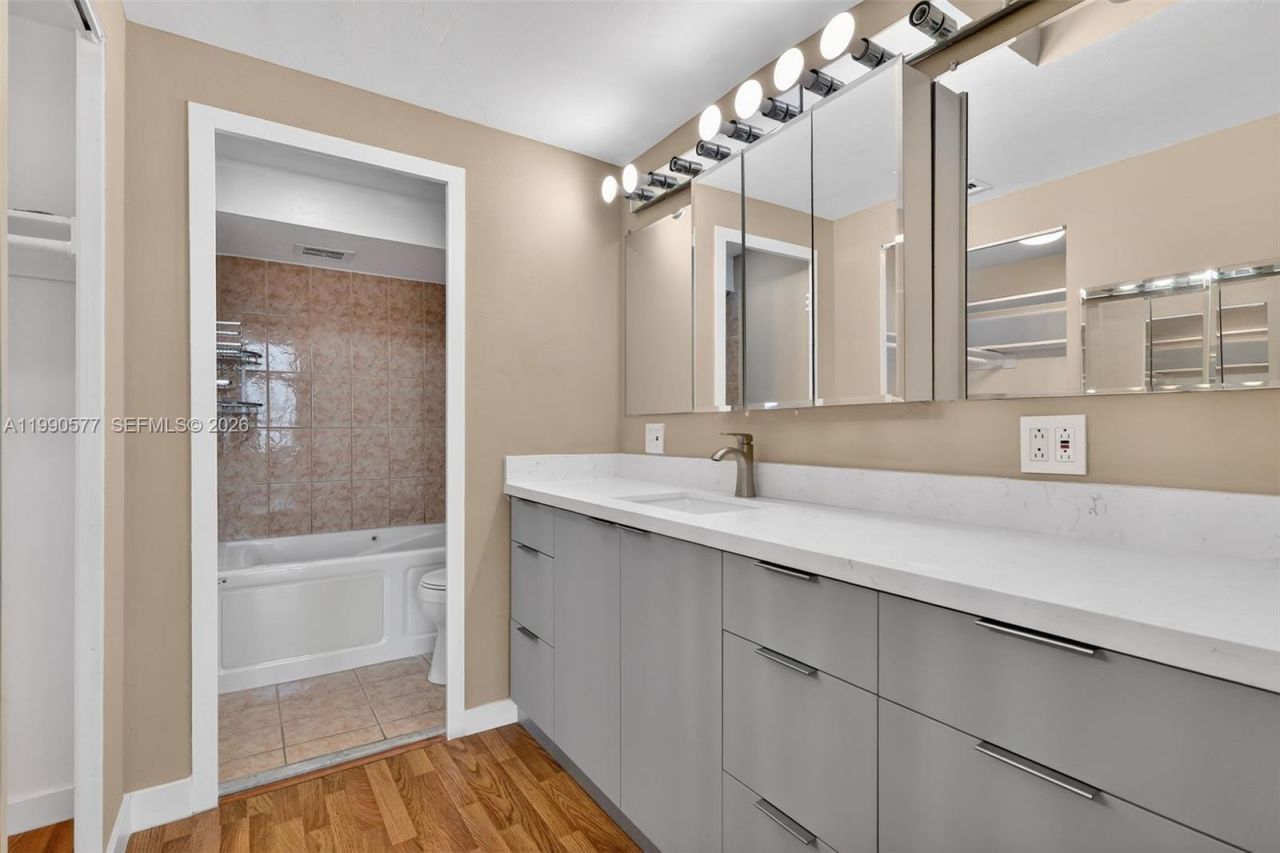 3111 N Ocean Dr, Unit 1002, Hollywood, FL 33019 Photo