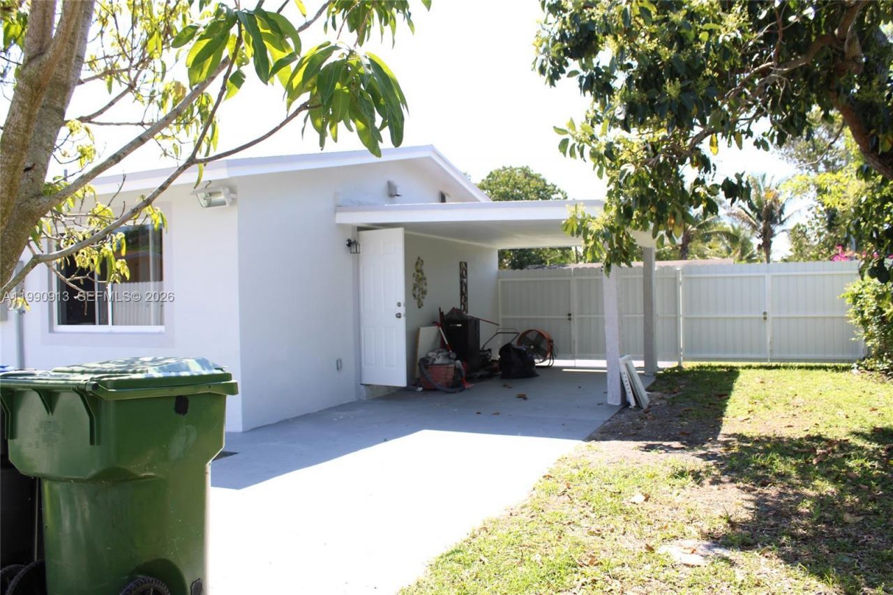 2411 SW 6th St , Fort Lauderdale, FL 33312 Photo