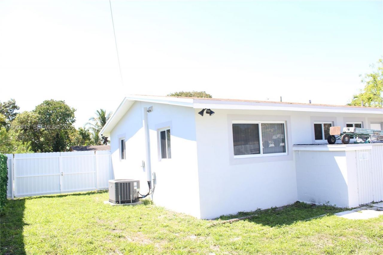 2411 SW 6th St , Fort Lauderdale, FL 33312 Photo