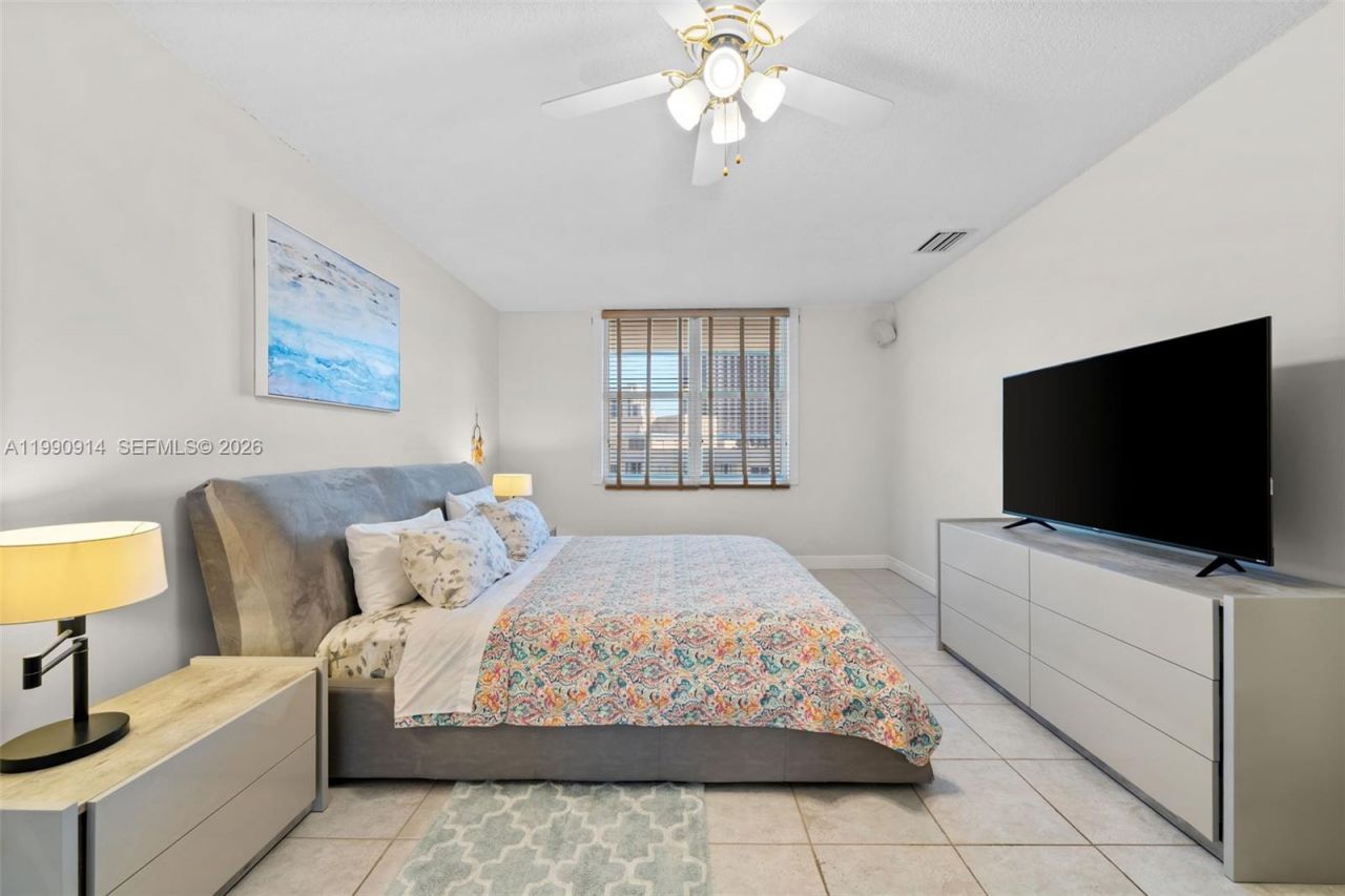 3725 S Ocean Dr , Unit PH18, Hollywood, FL 33019 Photo