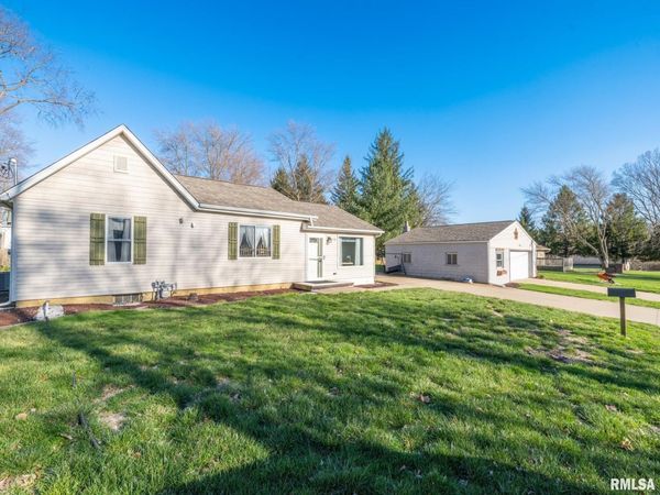 159 S CEDAR Street, Farmington, IL 61531