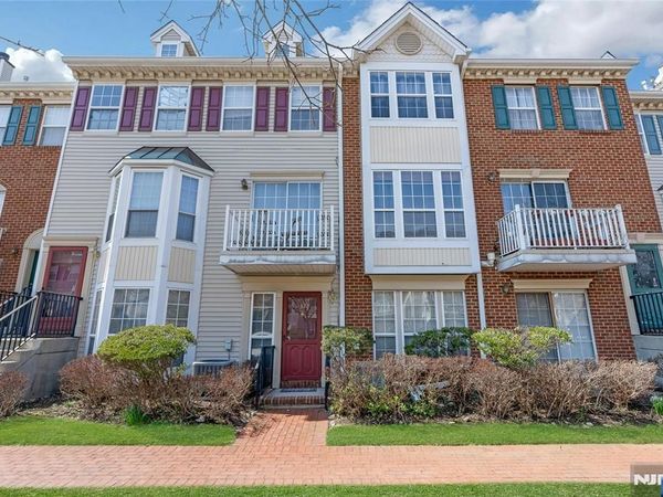 32 Cedar Street, JERSEY CITY, NJ 07305