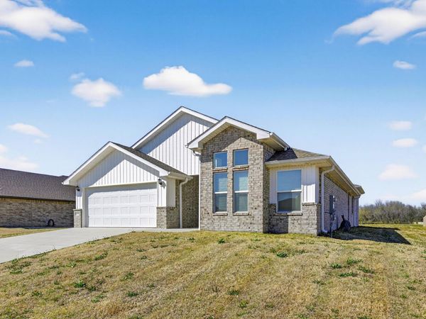 2306 N Greystone Square , Webb City, MO 64870