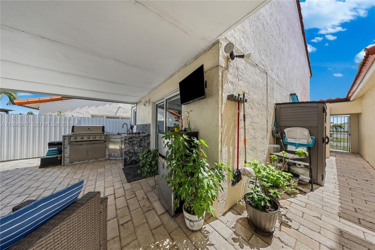 12511 SW 12th Ln, Miami, FL 33184 Photo