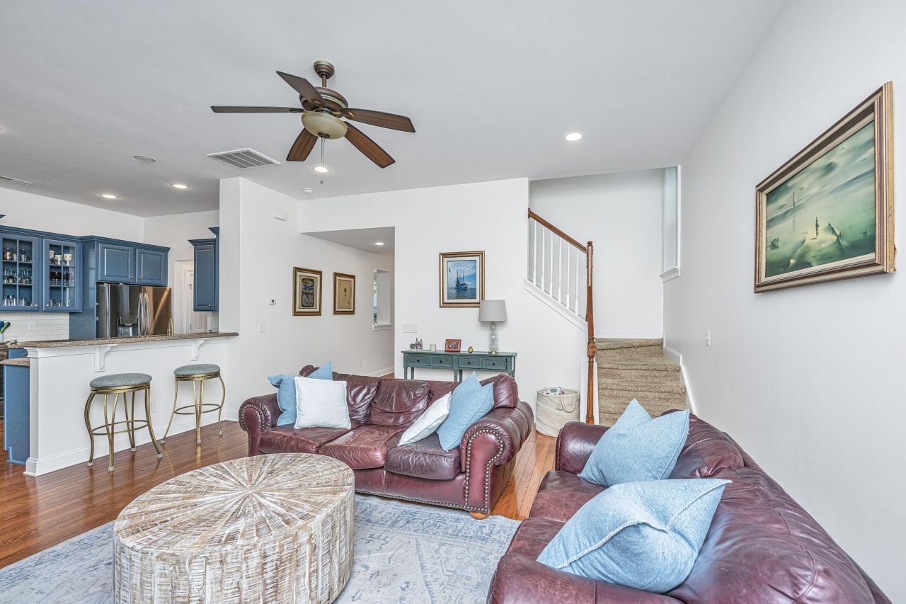 1903 Hall Point Road Photo 4