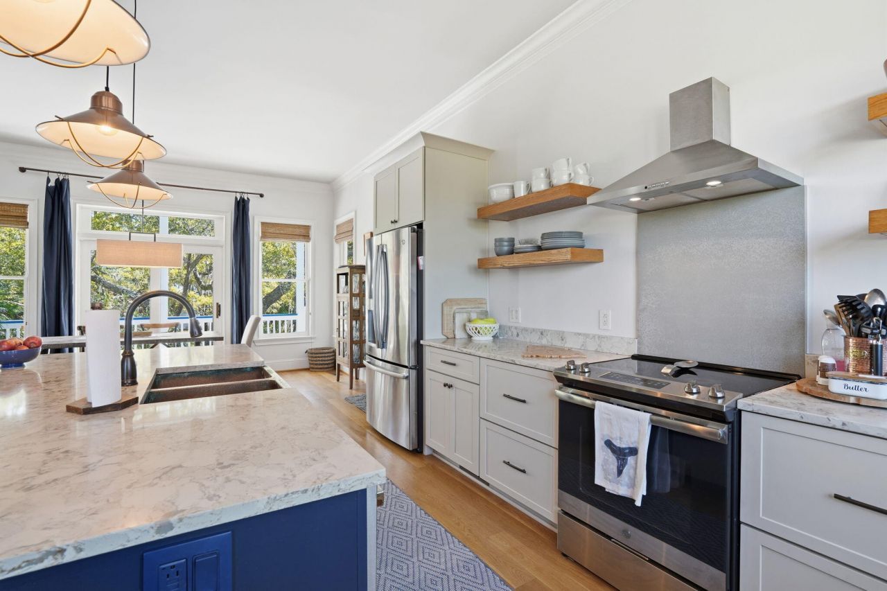 831 Hammocks Way Photo 12