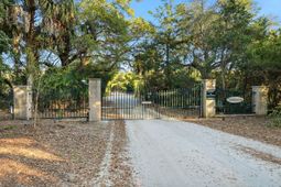 831 Hammocks Way photo 4