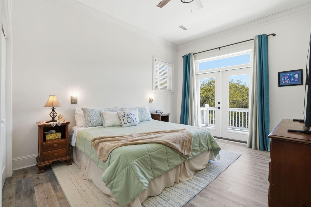 831 Hammocks Way Photo 34