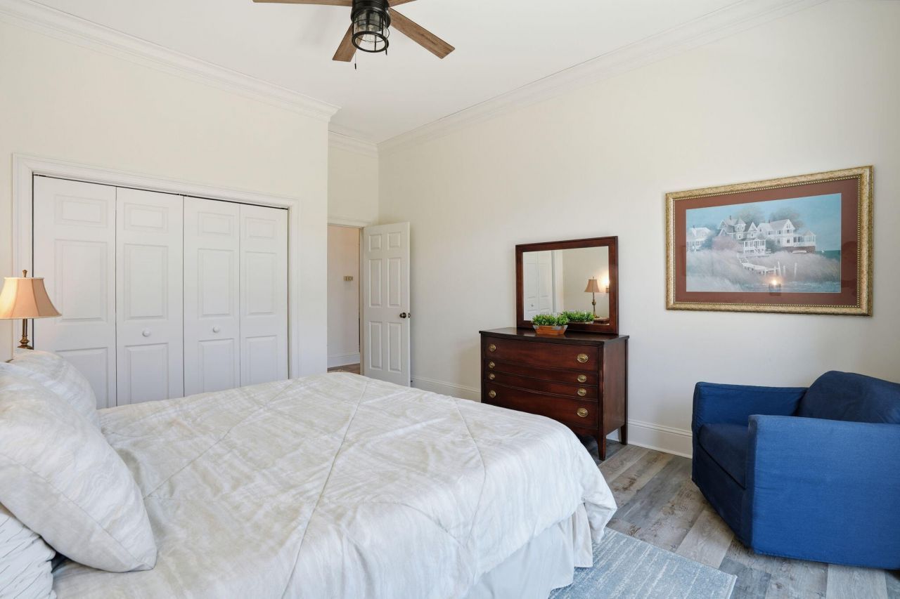 831 Hammocks Way Photo 38