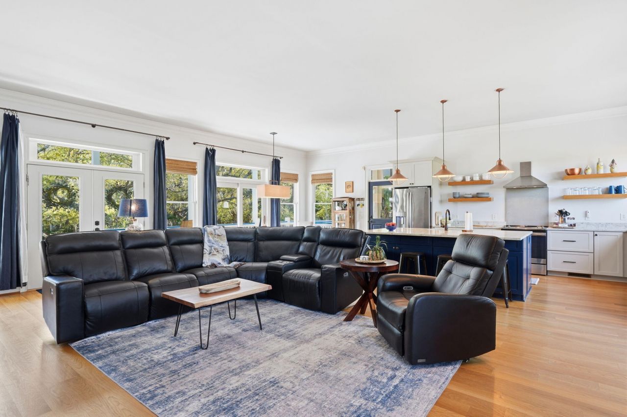 831 Hammocks Way Photo 7