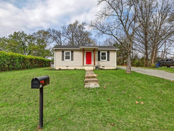 917 Smith St , Shelbyville, TN 37160