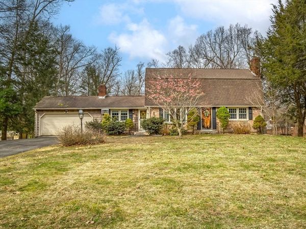 4 Raymond Dr, Wilbraham, MA 01095