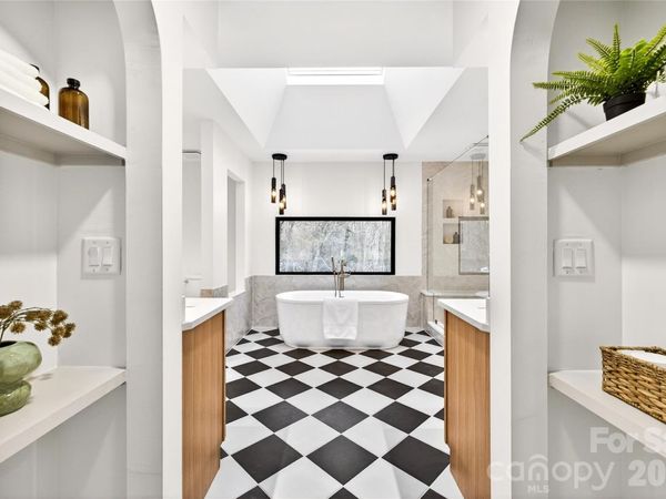 2011 E Barden Road, Charlotte, NC 28226