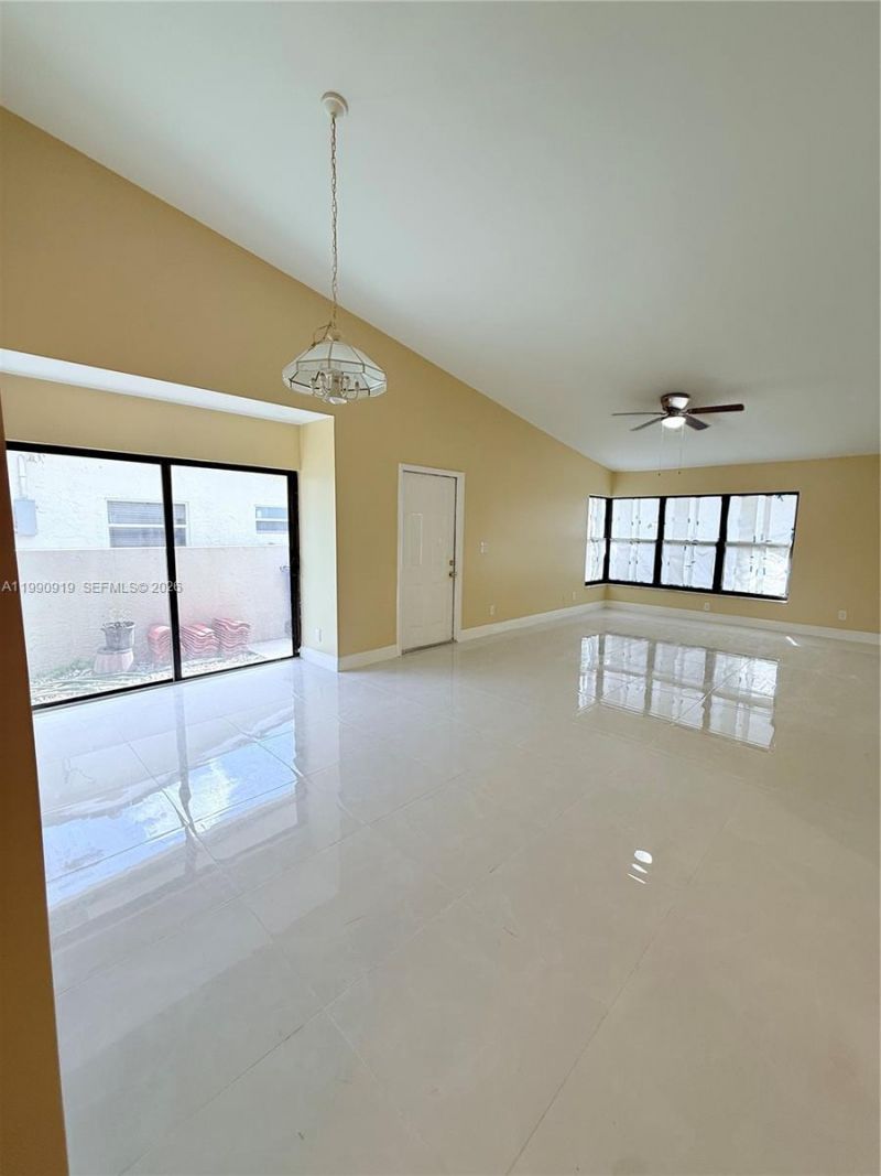 11061 NW 39th St, Unit 1, Coral Springs, FL 33065 Photo