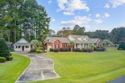 101 Fairway Court photo 4