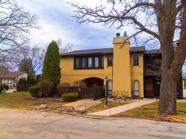 5266 S Somerset LANE, Greenfield, WI 53221