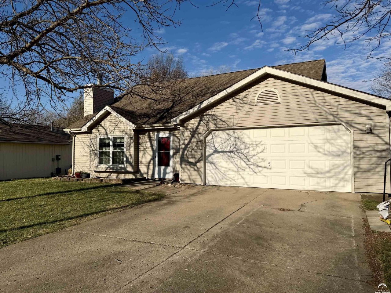 137 Tumbleweed, Lawrence, KS 66049 Main Photo