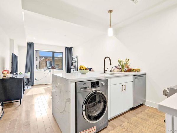 31-41 29th Street, Unit 3B, Astoria, NY 11106