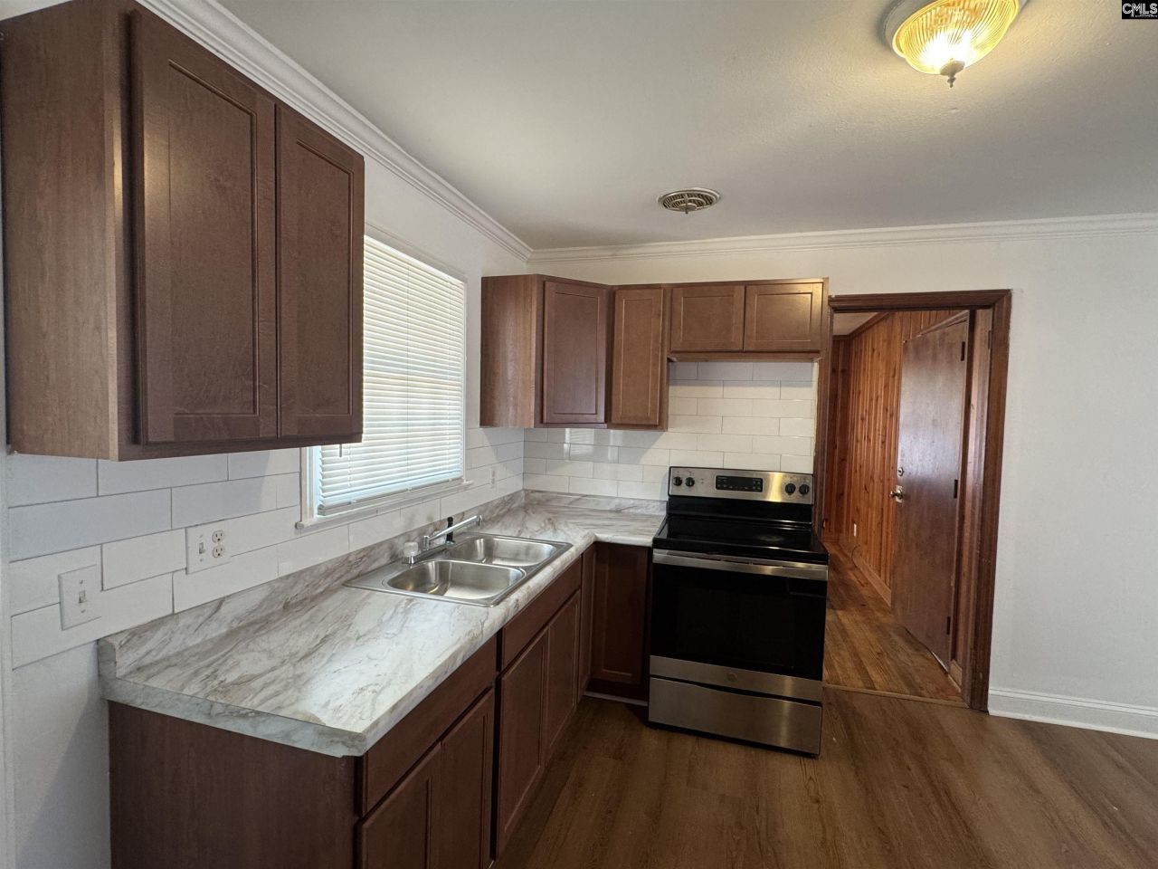 1657 Omarest Drive  Photo 4