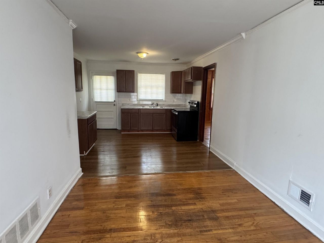 1657 Omarest Drive  Photo 6